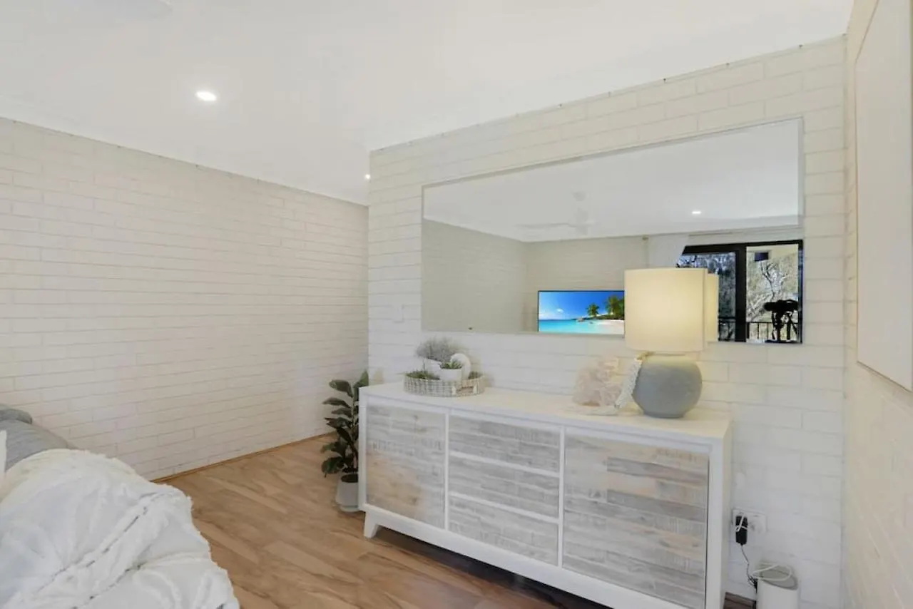 Apartamento Beachfront Styled 2 Bedroom Apt W Pool At Buddina Australia